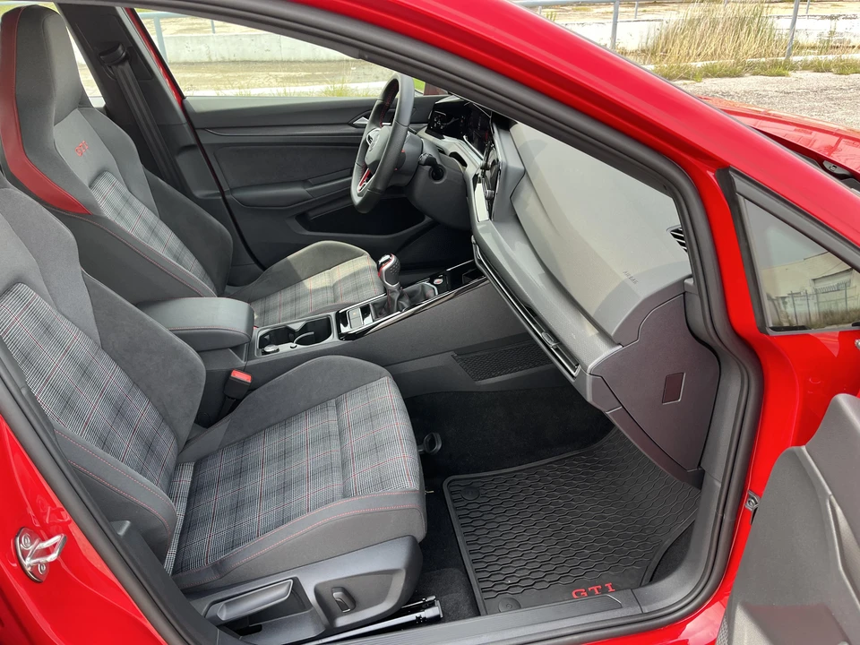 2023 Volkswagen GTI Mk8 - Image 14 of 15