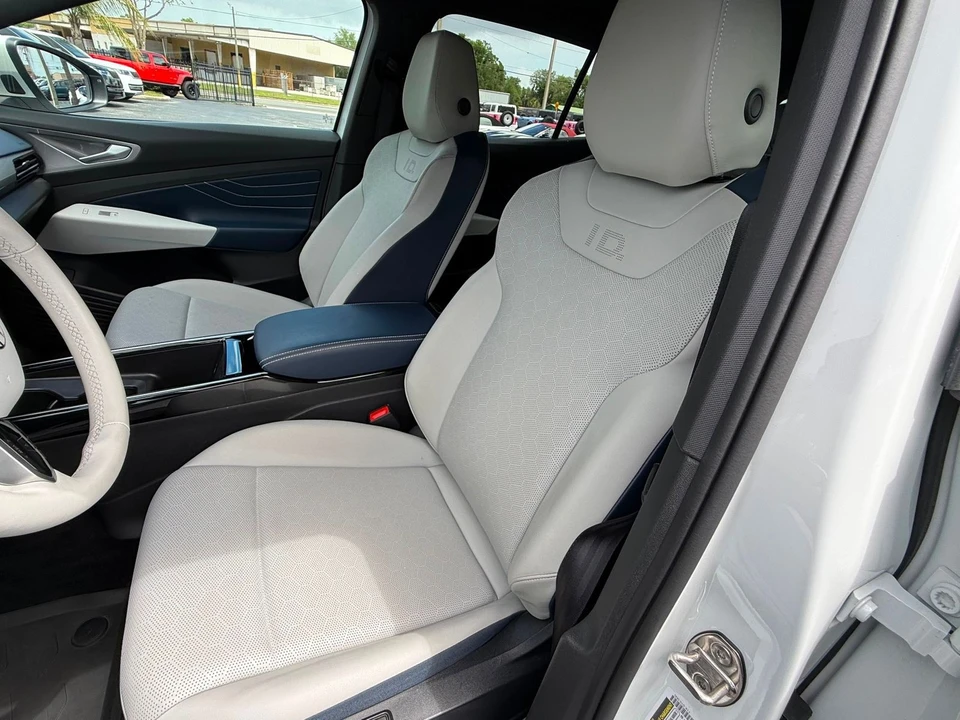 2023 Volkswagen ID.4 - Image 2 of 12