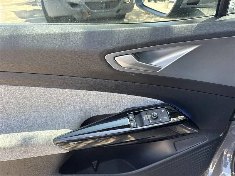 2023 Volkswagen ID.4 - Image 11 of 20