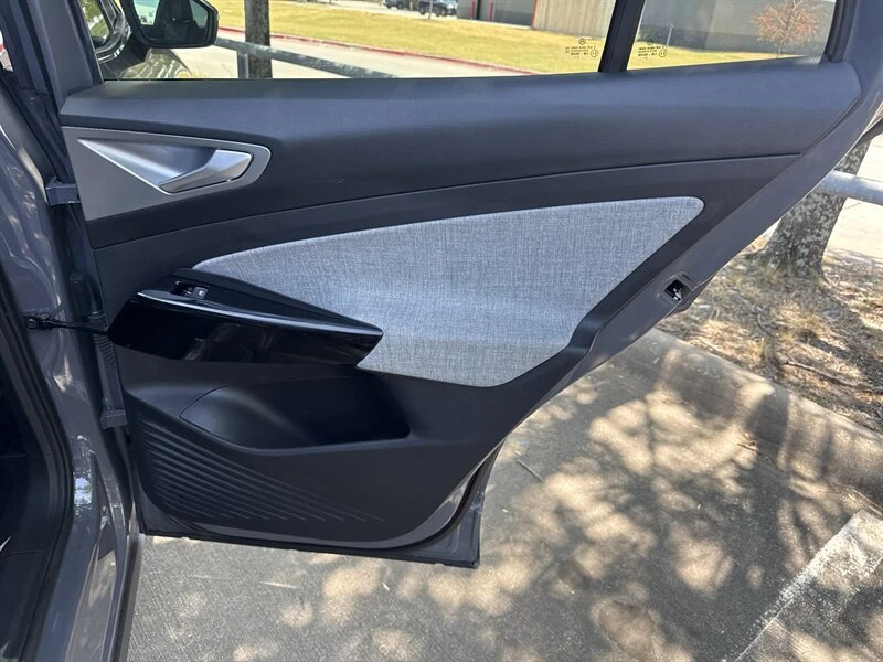 2023 Volkswagen ID.4 - Image 18 of 20