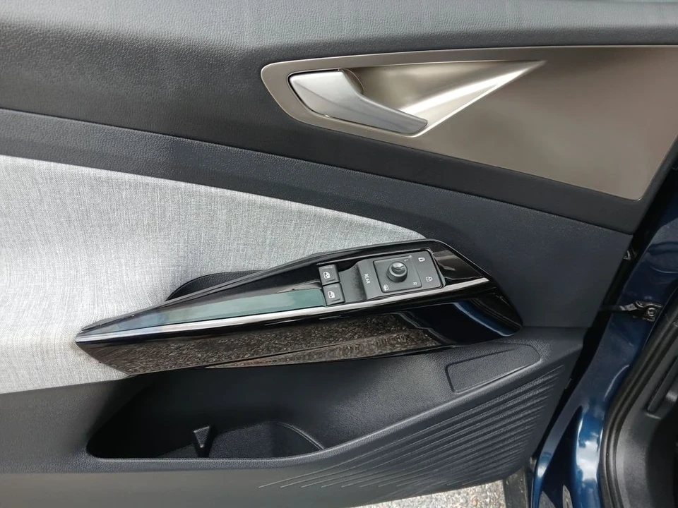 2023 Volkswagen ID.4 - Image 11 of 12