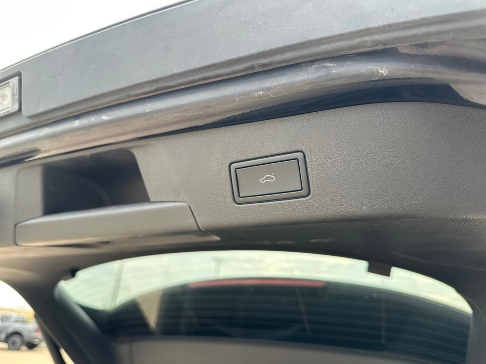 2023 Volkswagen ID.4 - Image 19 of 21