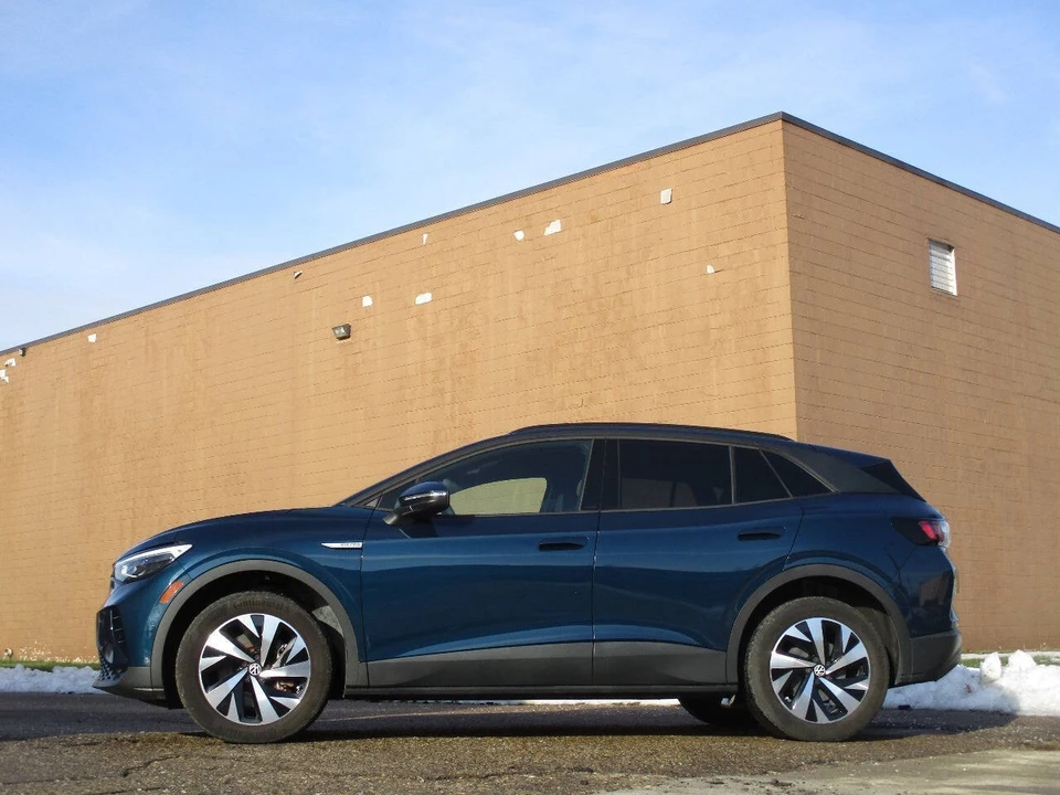 2023 Volkswagen ID.4 - Image 16 of 19