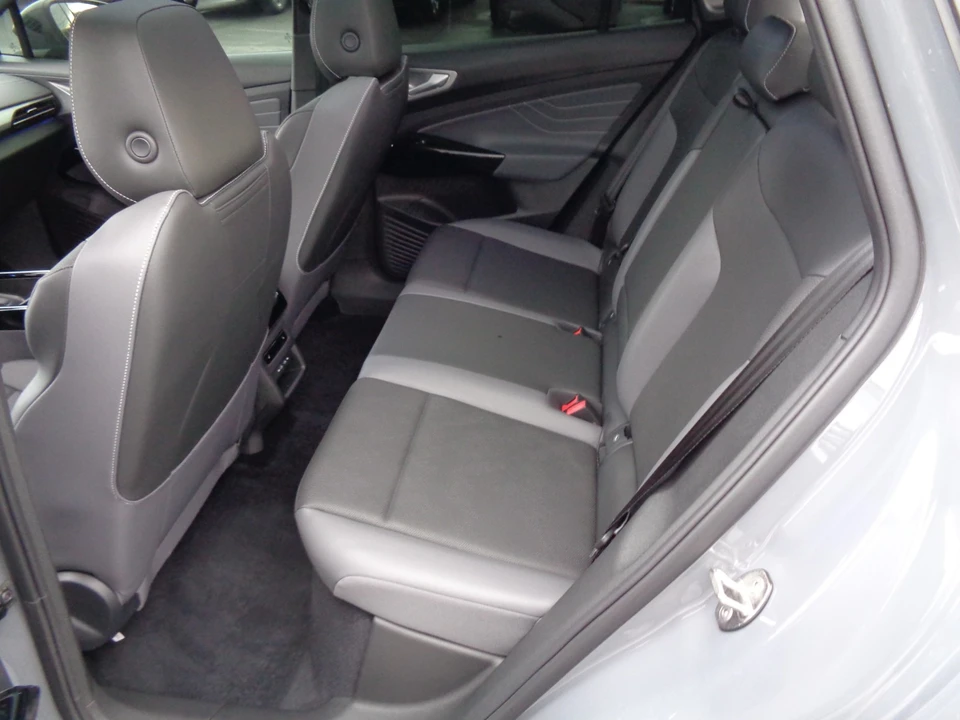 2023 Volkswagen ID.4 - Image 18 of 21