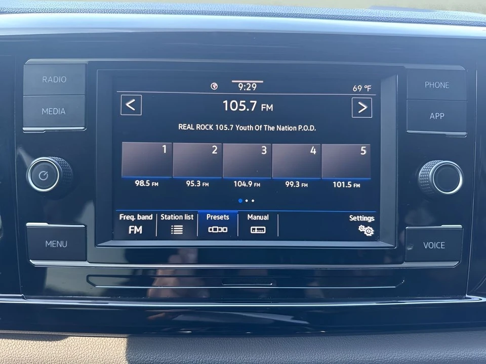 2023 Volkswagen Taos - Image 16 of 17