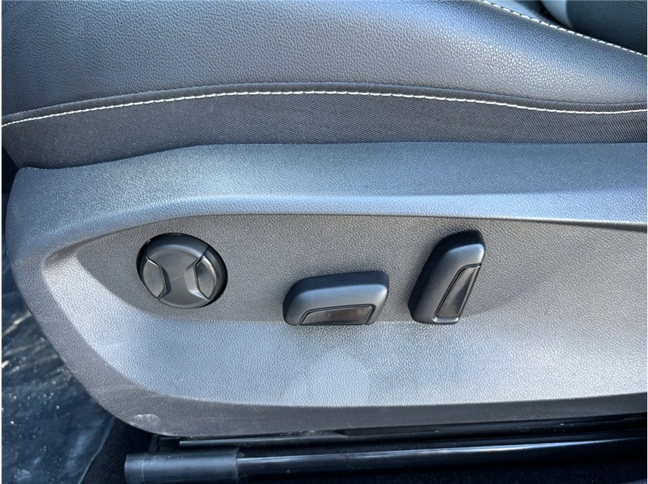 2023 Volkswagen Taos - Image 16 of 21
