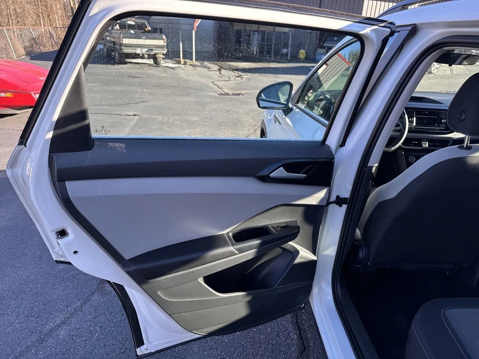 2023 Volkswagen Taos - Image 12 of 21