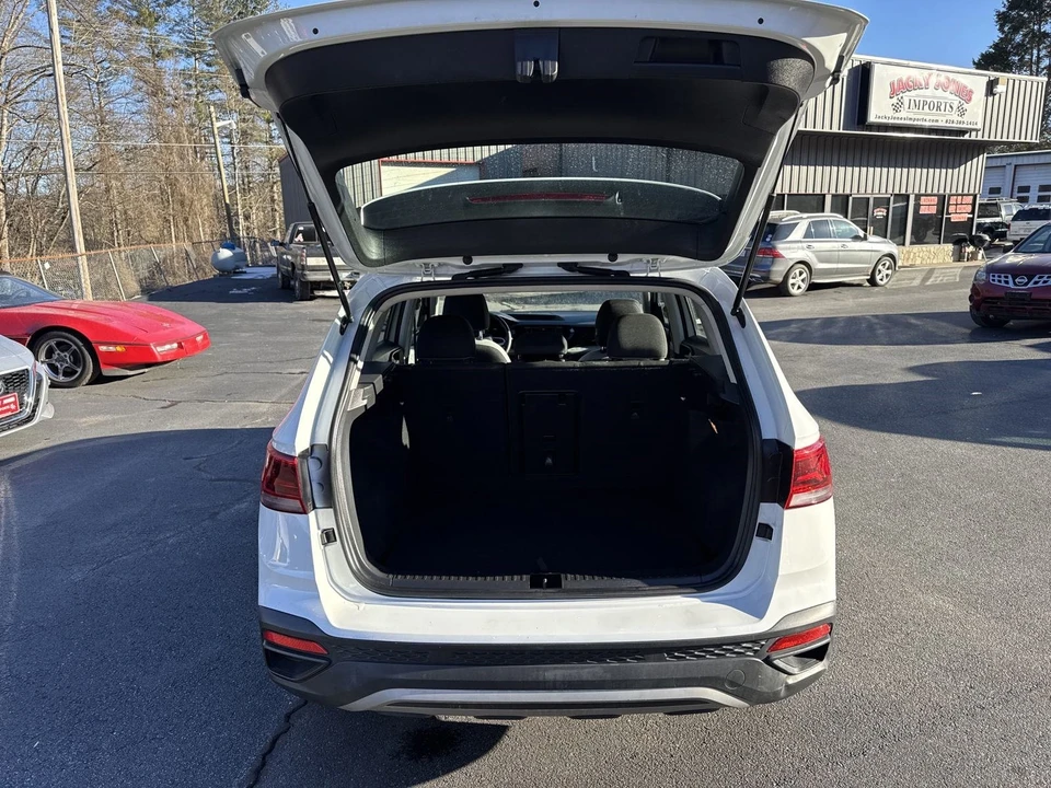 2023 Volkswagen Taos - Image 13 of 21