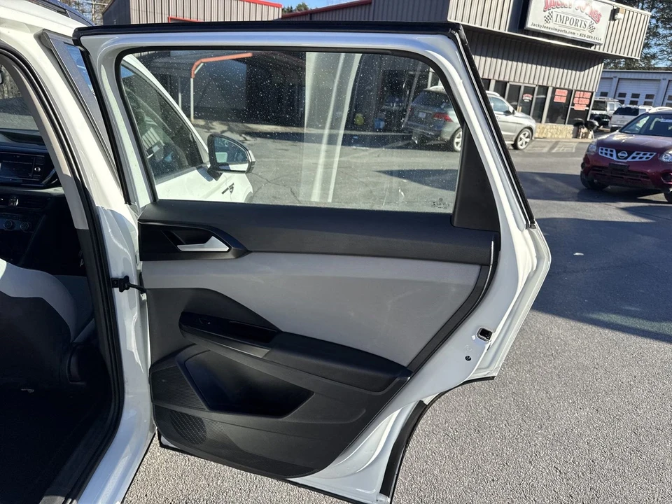 2023 Volkswagen Taos - Image 15 of 21