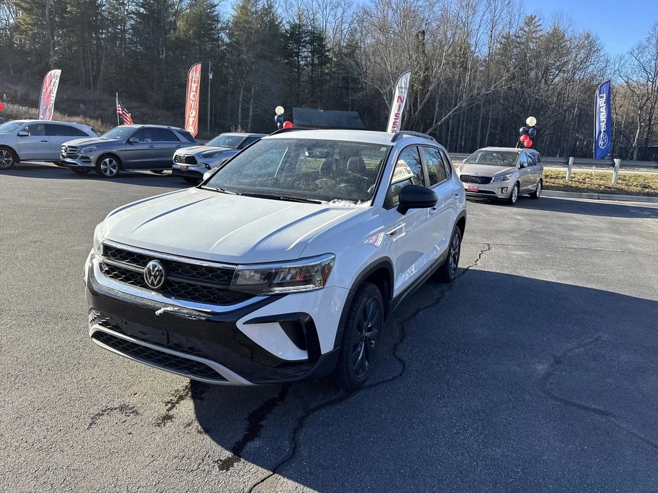 2023 Volkswagen Taos - Image 2 of 21