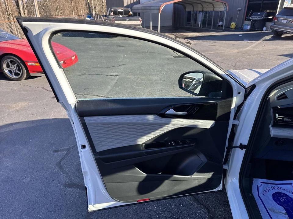 2023 Volkswagen Taos - Image 9 of 21