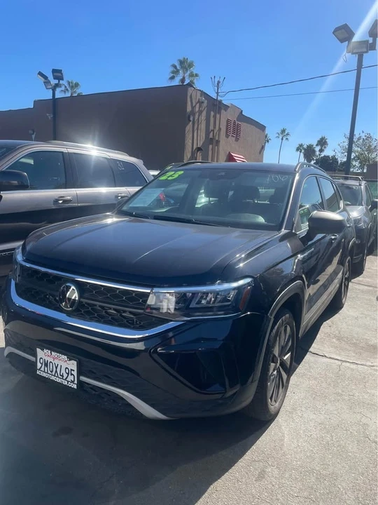 2023 Volkswagen Taos - Image 2 of 2