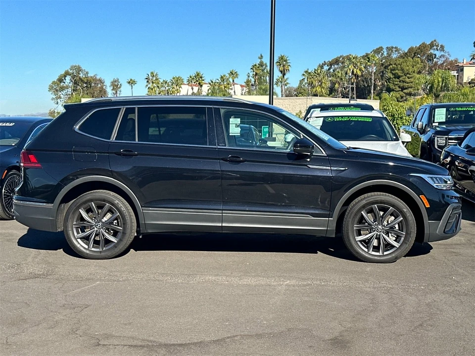 2023 Volkswagen Tiguan - Image 2 of 12