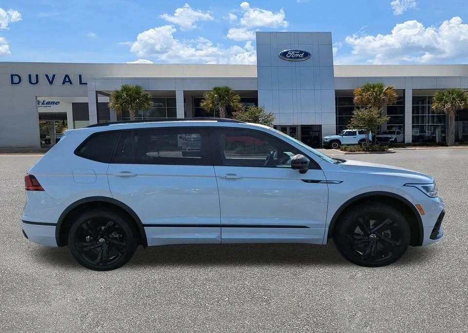 2023 Volkswagen Tiguan - Image 2 of 20