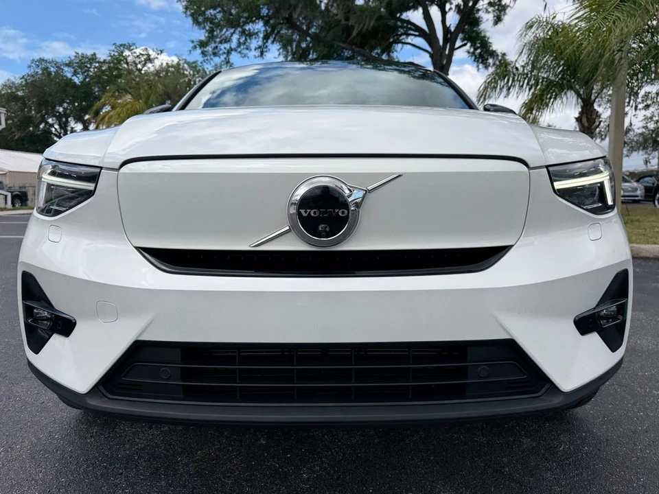 2023 Volvo XC40 - Image 2 of 12