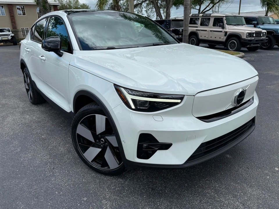 2023 Volvo XC40 - Image 7 of 12