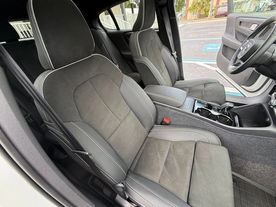 2023 Volvo XC40 - Image 8 of 12