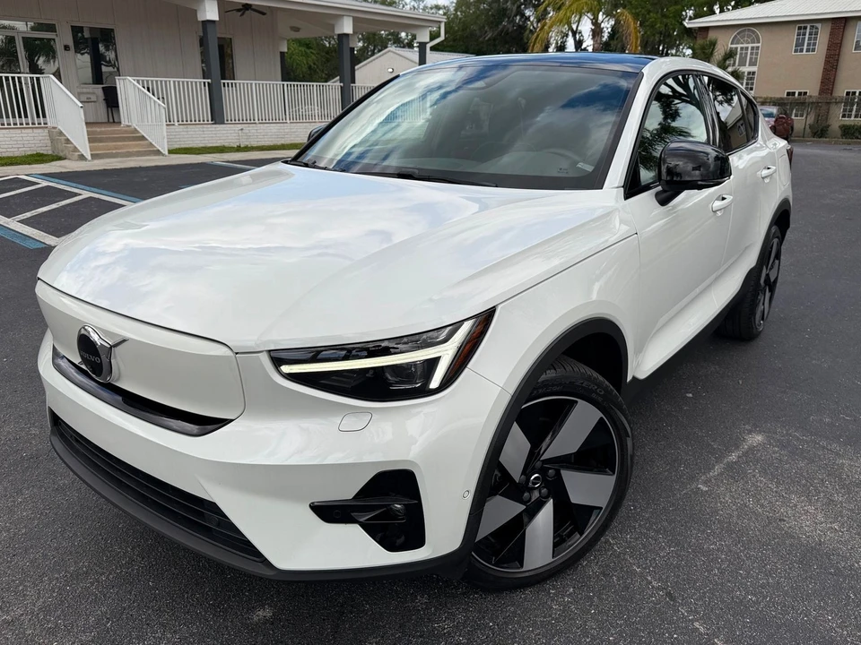 2023 Volvo XC40 - Image 10 of 12