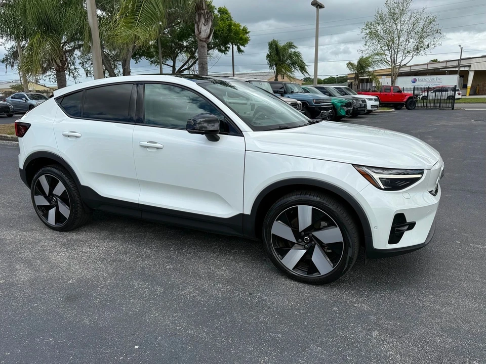 2023 Volvo XC40 - Image 9 of 12