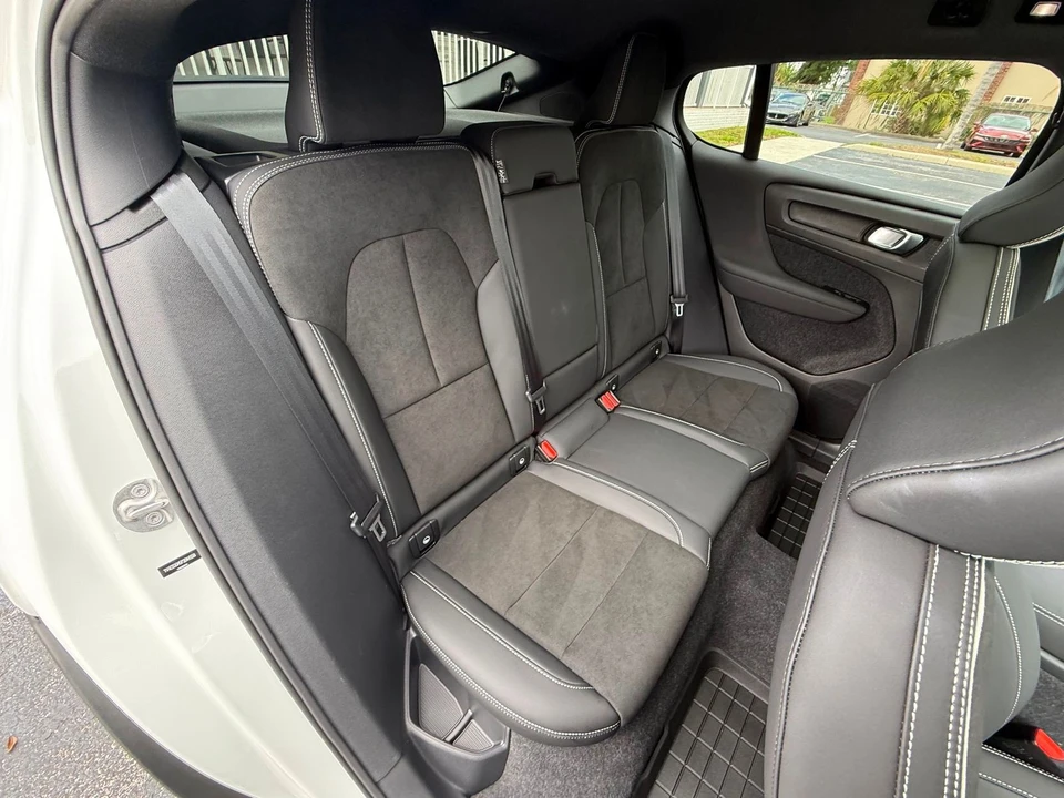 2023 Volvo XC40 - Image 11 of 12
