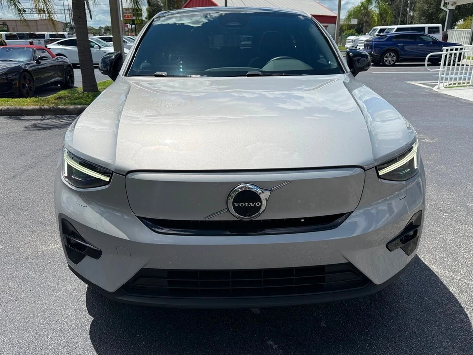 2023 Volvo - Image 8 of 12
