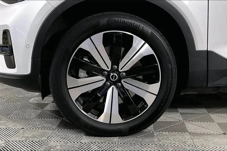 2023 Volvo XC40 - Image 5 of 12