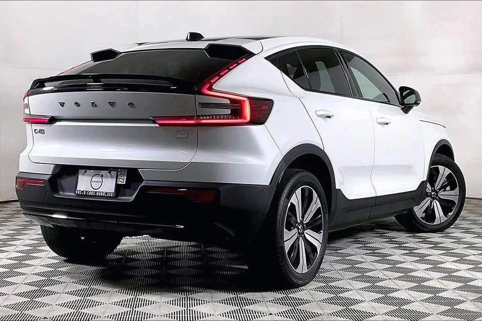 2023 Volvo XC40 - Image 7 of 12