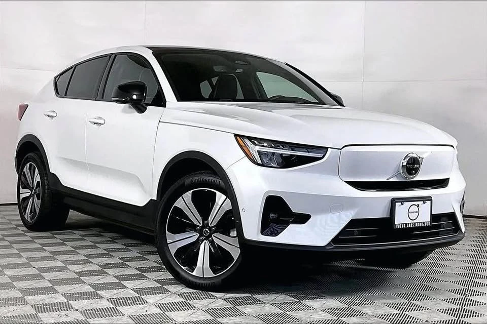 2023 Volvo XC40 - Image 8 of 12