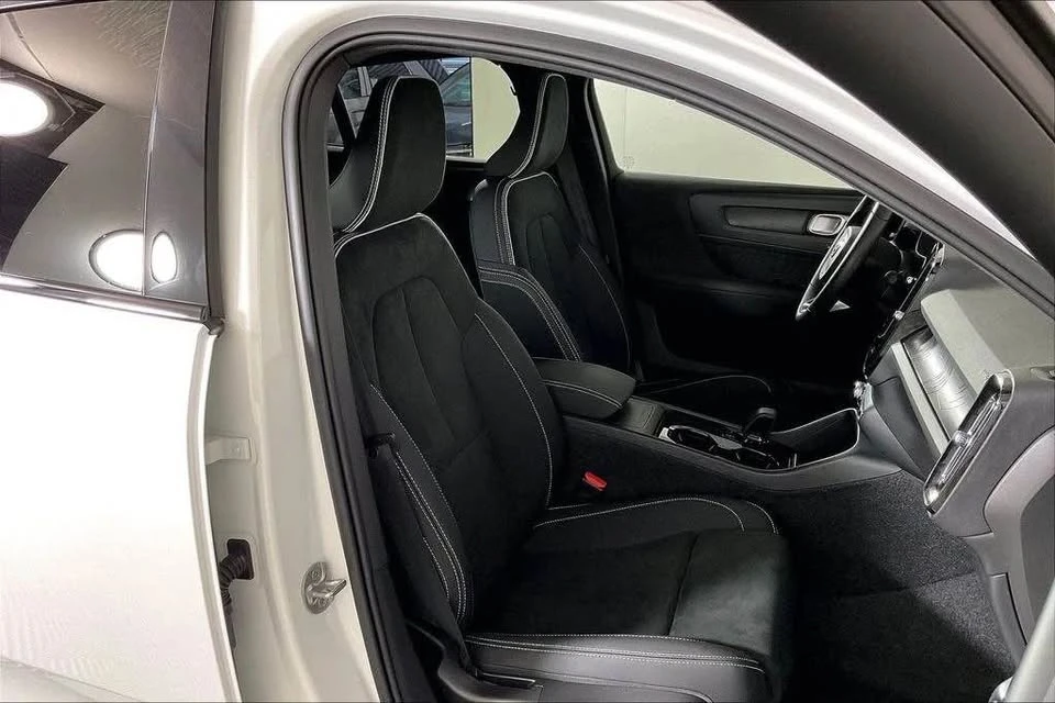2023 Volvo XC40 - Image 4 of 12