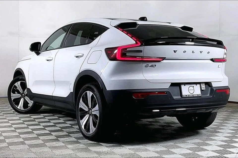 2023 Volvo XC40 - Image 9 of 12