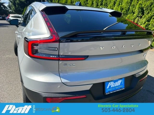 2023 Volvo XC40 - Image 13 of 31