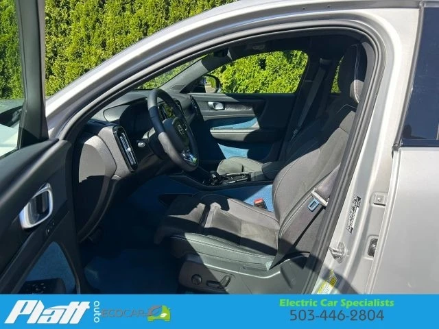 2023 Volvo XC40 - Image 19 of 31