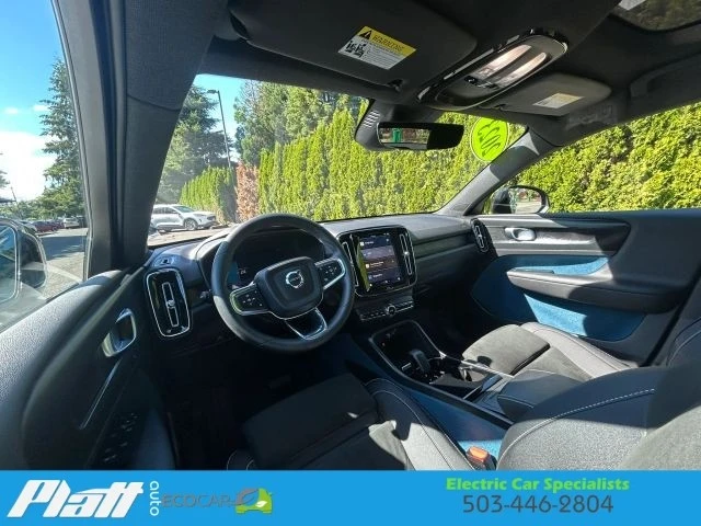 2023 Volvo XC40 - Image 28 of 31