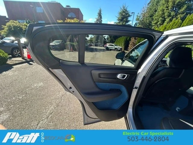 2023 Volvo XC40 - Image 31 of 31