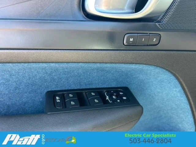 2023 Volvo XC40 - Image 17 of 31