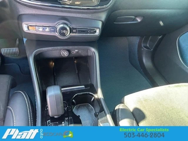 2023 Volvo XC40 - Image 23 of 31