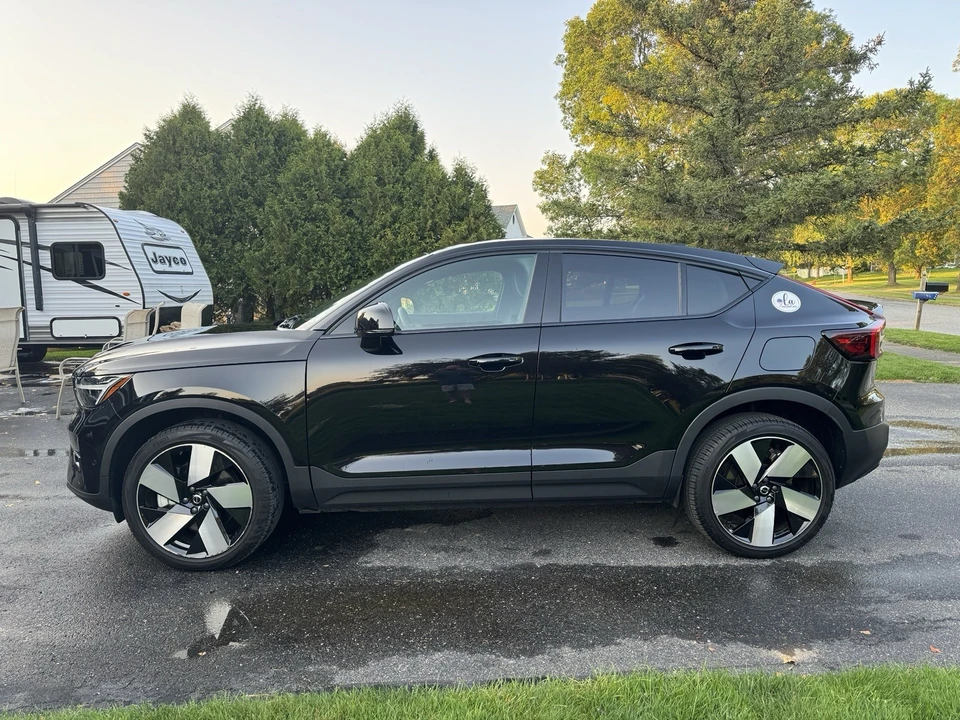 2023 Volvo XC40 - Image 3 of 8