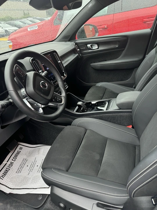 2023 Volvo XC40 - Image 8 of 8