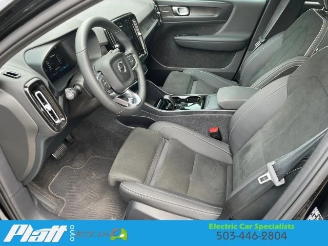 2023 Volvo - Image 24 of 31
