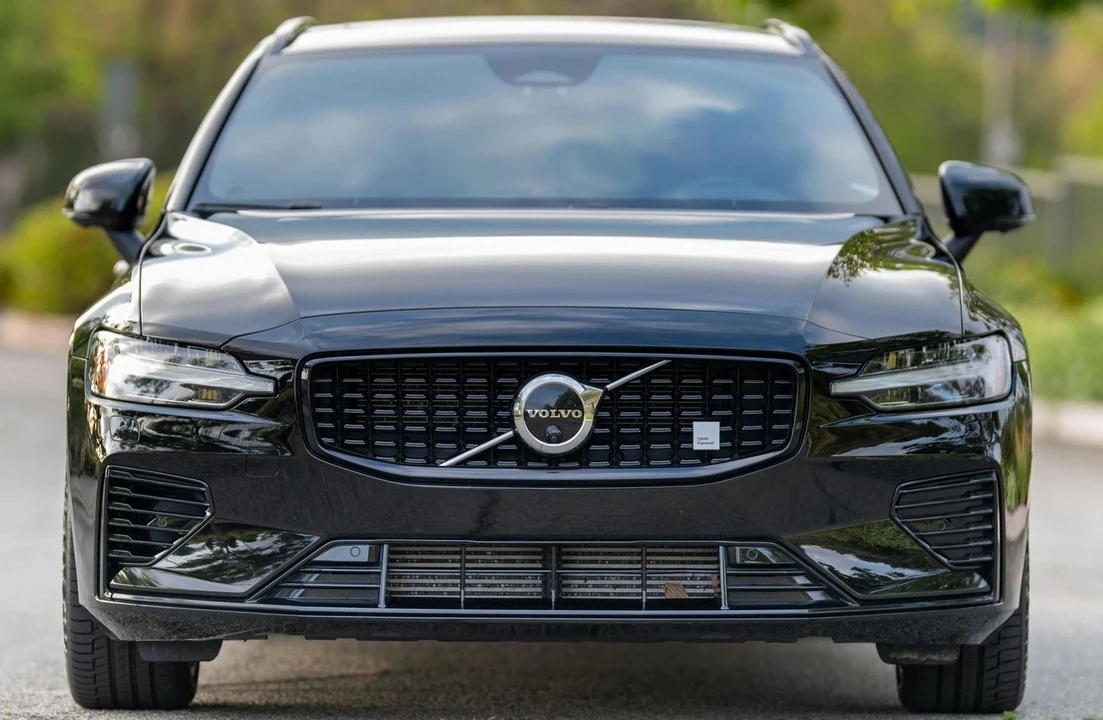 2023 Volvo - Image 2 of 21