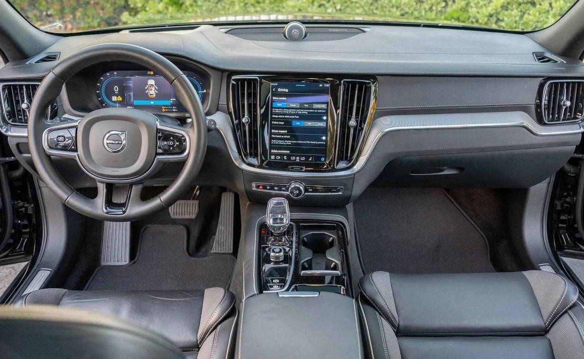 2023 Volvo - Image 19 of 21