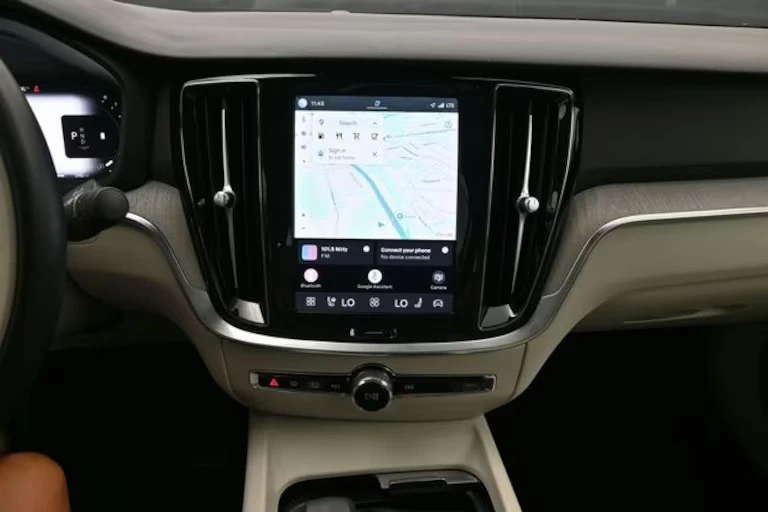 2023 Volvo S60 3rd Gen - Image 20 of 31