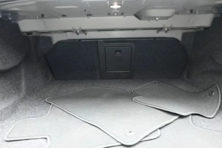 2023 Volvo S60 3rd Gen - Image 24 of 31