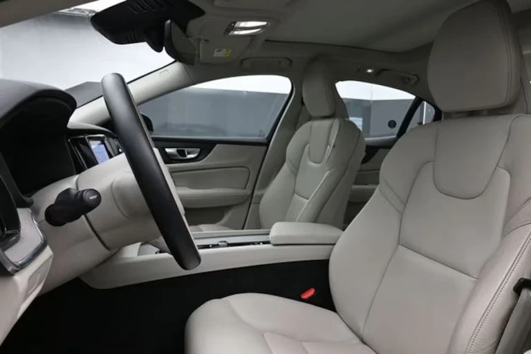 2023 Volvo S60 3rd Gen - Image 13 of 31