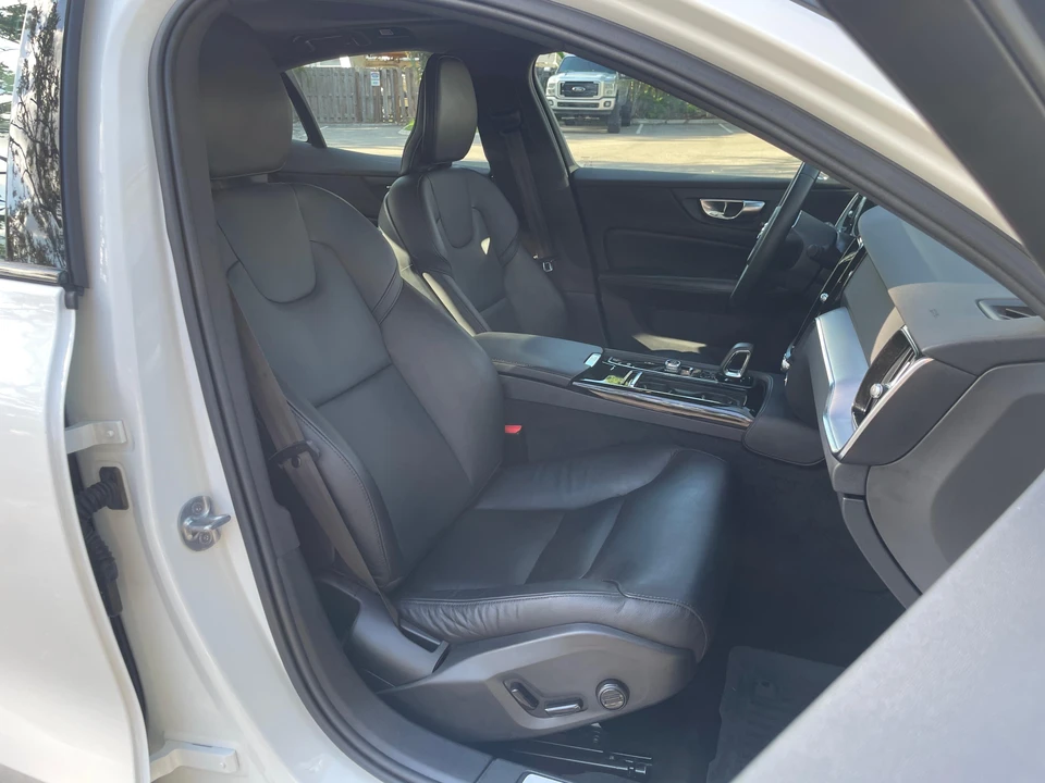 2023 Volvo S60 3rd Gen - Image 30 of 31