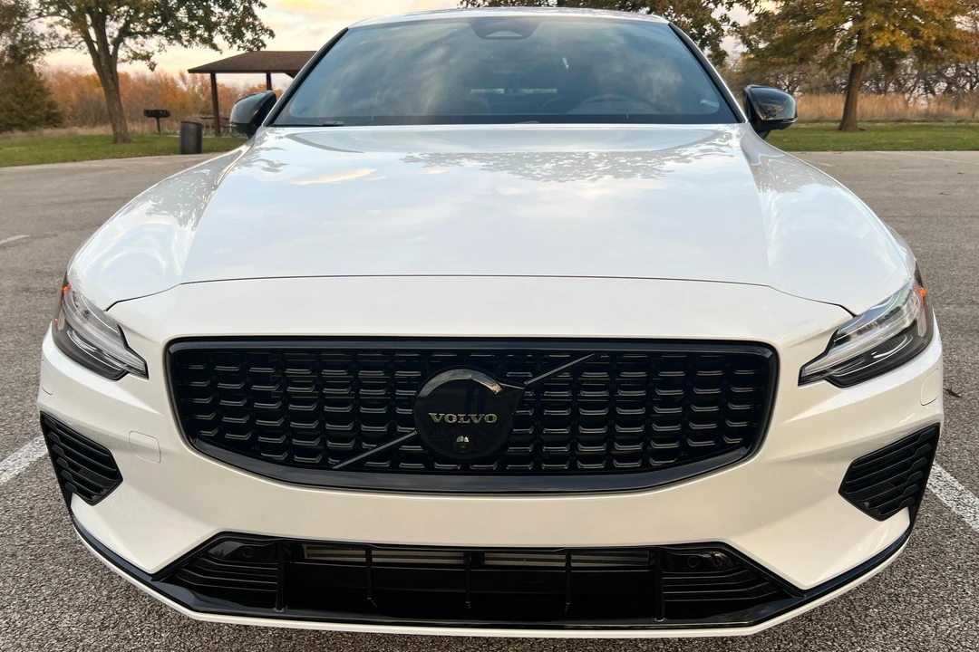 2023 Volvo S60 3rd Gen - Image 2 of 31