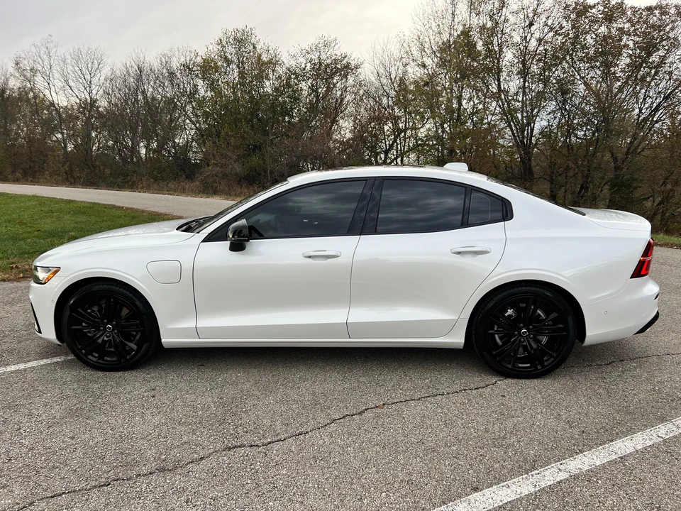 2023 Volvo S60 3rd Gen - Image 10 of 31
