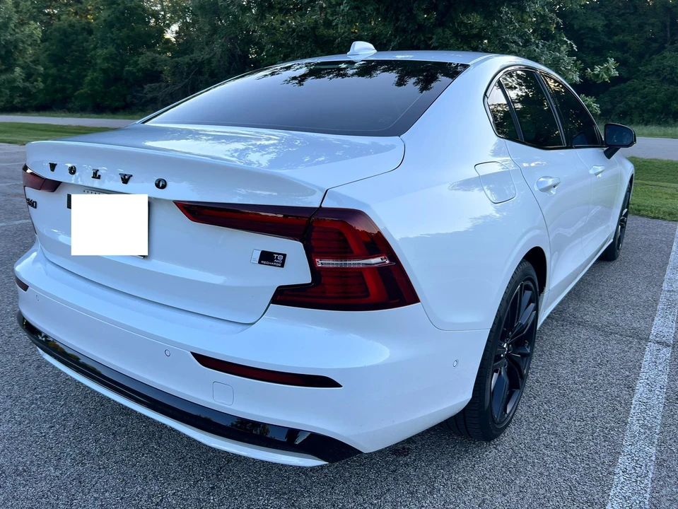2023 Volvo S60 3rd Gen - Image 15 of 31