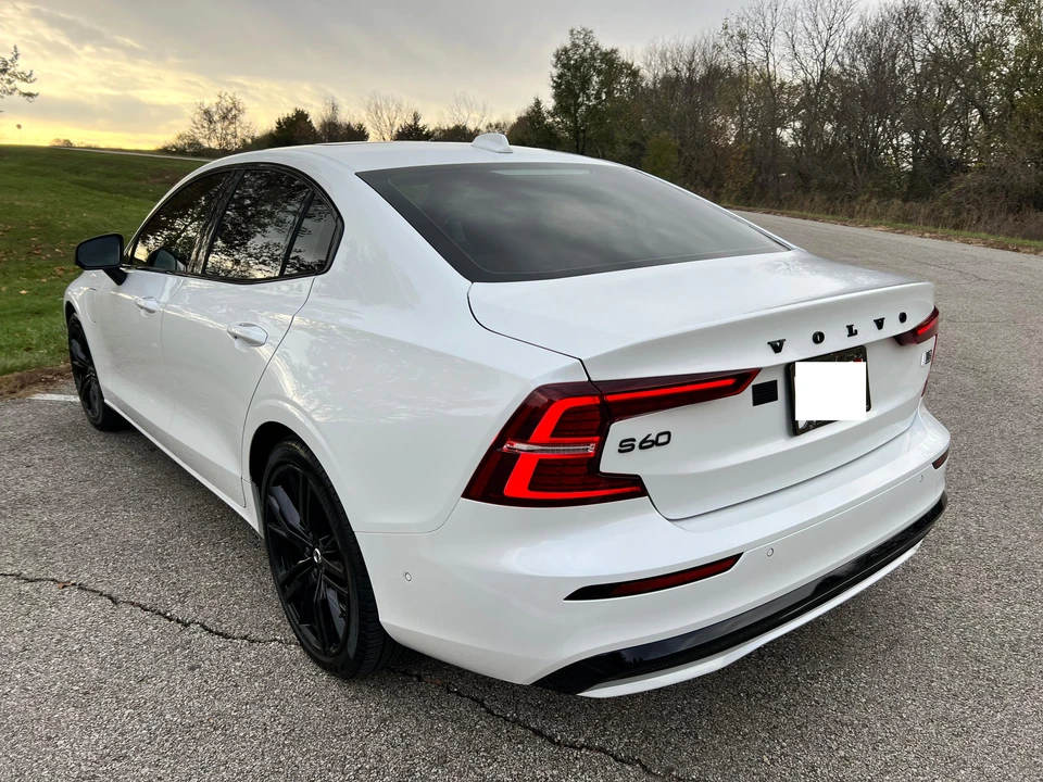 2023 Volvo S60 3rd Gen - Image 11 of 31