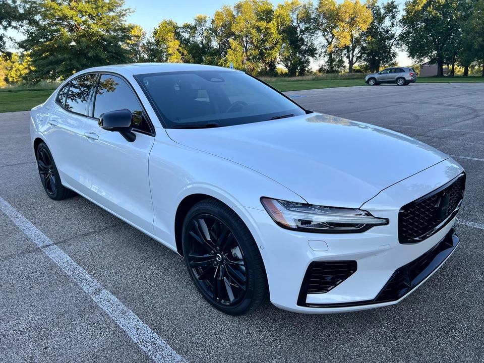 2023 Volvo S60 3rd Gen - Image 17 of 31